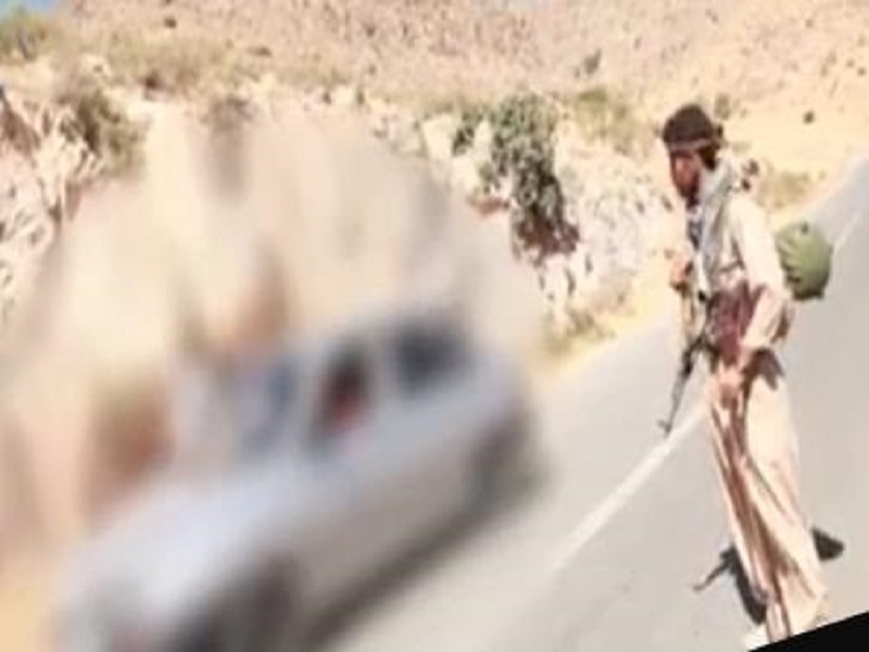 حضور تروریستهای حزب منحله دمکرات در جاده و اخاذی از خودروهای عبوری