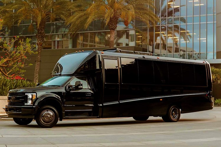 دفترکار فوق لوکس یا  پیکاپ سنگین فورد F-550
