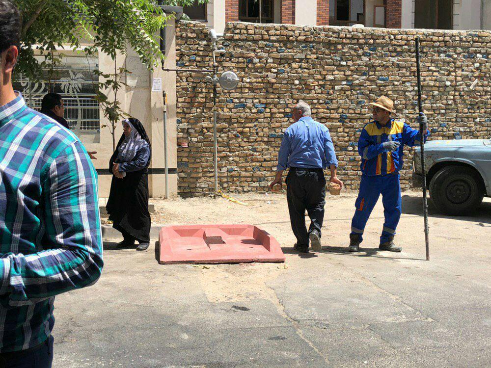 مشکل شهروندان خیابان کرمان با نصب سطل زباله جلو درب منازل توسط شهرداری