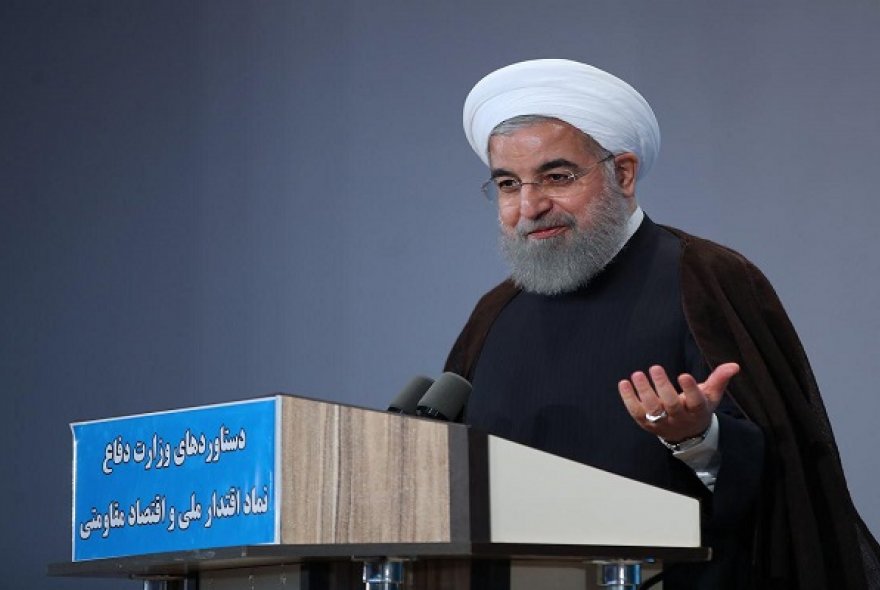 روحانی: دست سپاه و وزارت دفاع را میبوسم روحانی: دست سپاه و وزارت دفاع را میبوسم
