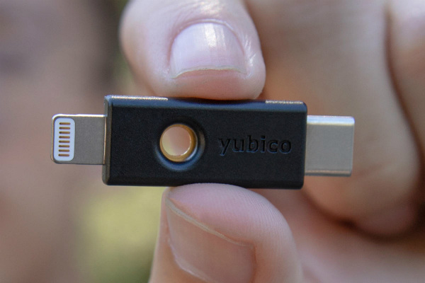 قفل سختافزاری Yubico برای آیفون و گوشیهای اندرویدی عرضه شد قفل سختافزاری Yubico برای آیفون و گوشیهای اندرویدی عرضه شد