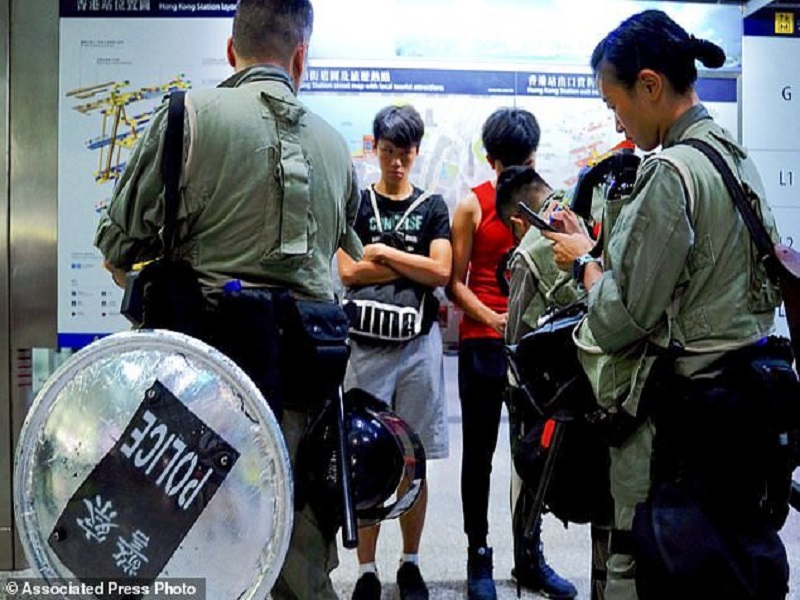 حرکت معترضان هنگ کنگی به سمت سفارت آمریکا/ تظاهرات مو سفیدان