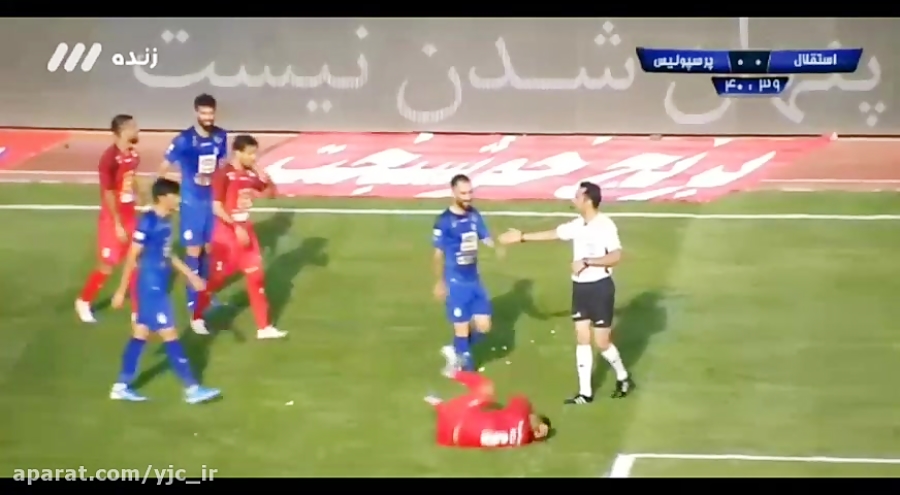 حواشی شهرآورد و شرایطی که برای حضور بانوان در استادیوم ها فراهم نیست! حواشی شهرآورد و شرایطی که برای حضور بانوان در استادیوم ها فراهم نیست!