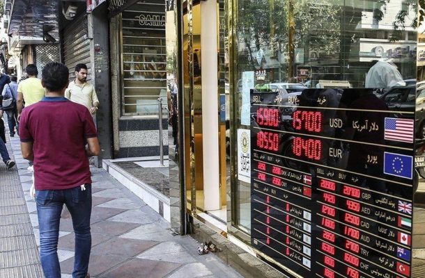کاهش قیمت دلار به ۱۱۴۰۰ تومان/ یکصد دینار عراق ۹۷۴ تومان