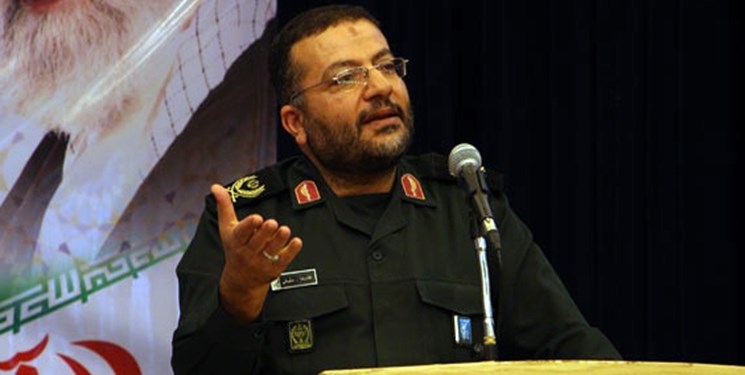 انقلاب اسلامی با دست خالی و با راهبرد غلبه خون بر شمشیر پیروز شد
