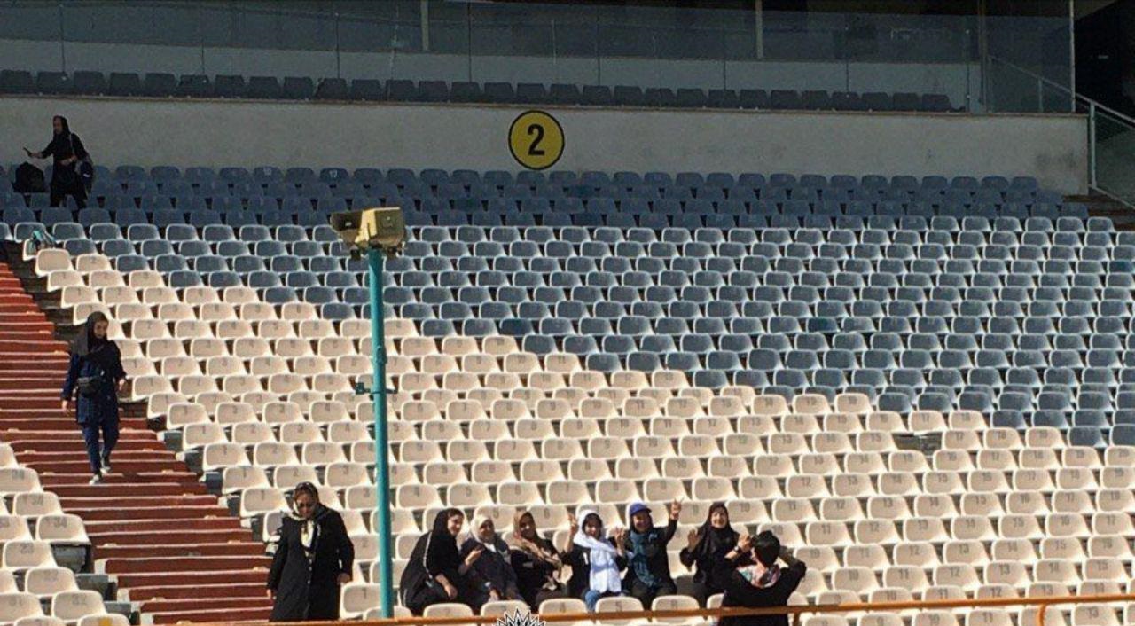 اولین تصویر از حضور بانوان در ورزشگاه آزادی قبل بازی ایران