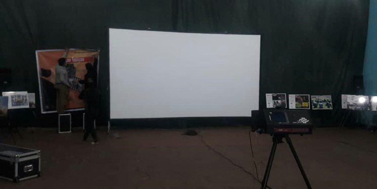 برپایی سینما سیار برای زائران اربعین