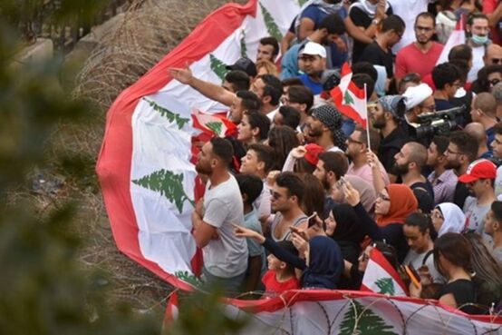 ارائه گزارش های جهت دار از اعتراضات مردمی بیروت به افزایش مالیاتها
