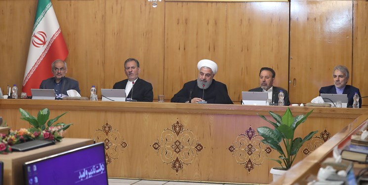 شبی که ایران با یک تصمیم اشتباه در بحران فرو رفت و سرمایه کشور به تاراج رفت شبی که ایران با یک تصمیم اشتباه در بحران فرو رفت و سرمایه کشور به تاراج رفت