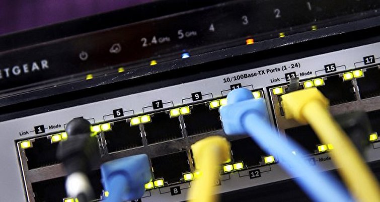 آذری جهرمی: قطع اینترنت به ضرر مردم و نظام است، پیگیر اتصال اینترنت هستیم