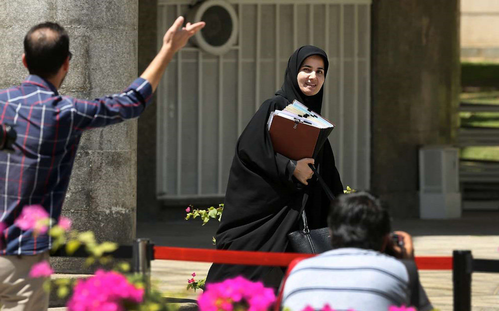 معاون روحانی جای بدهکاری، از رئیسی طلبکار شد