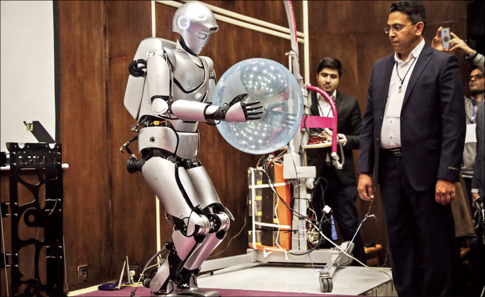 رونمایی از سورنا ۴،روبات ساخت ایران