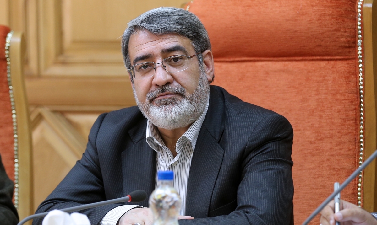 آقای رحمانی فضلی، شما چه کاره اید که رهبر انقلاب می بایست راجع به فاضلاب اهواز شخصا ورود کنند؟!