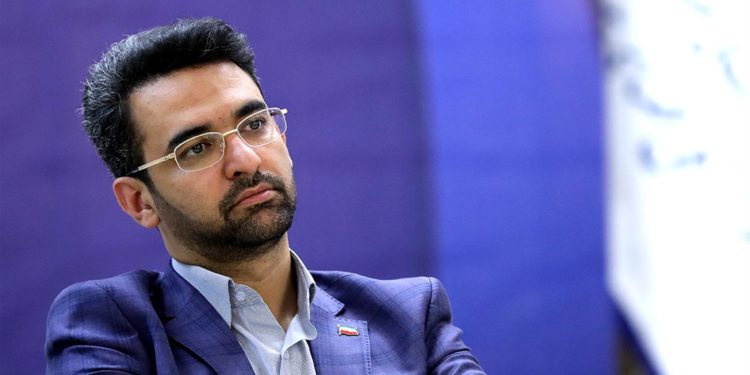 آذری جهرمی: هیچ چیز جای اینترنت بین المللی را نمی‌گیرد