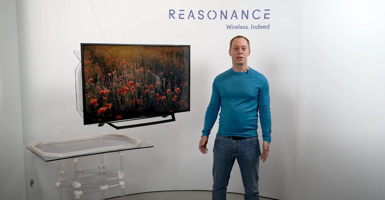 استارتاپ روسی با حذف کابل برق، یک تلویزیون کاملاً بی‌سیم معرفی کرد