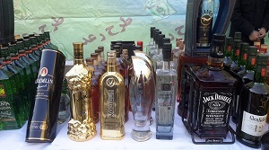 کشف بیش از ۷۰۰ بطری مشروبات الکلی در محدوده خیابان جمهوری