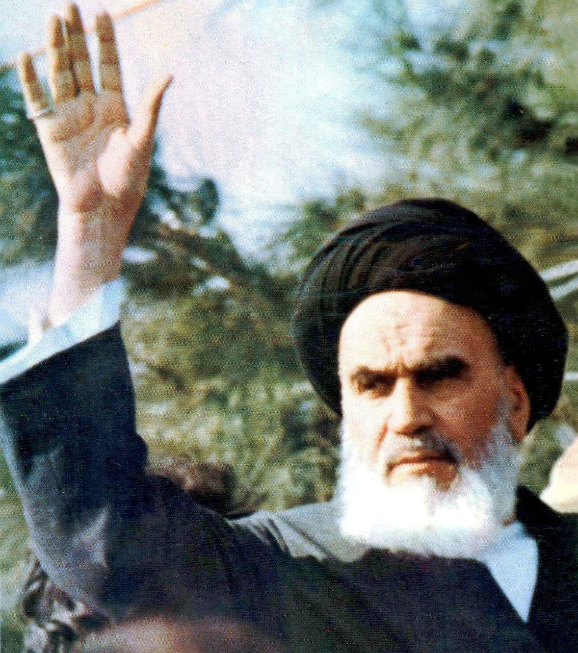 انقلاب ایران، نمایان ترین کانون های قدرت جهانی را به چالش کشید، نه به نیت تهاجم که، برای دفاع!