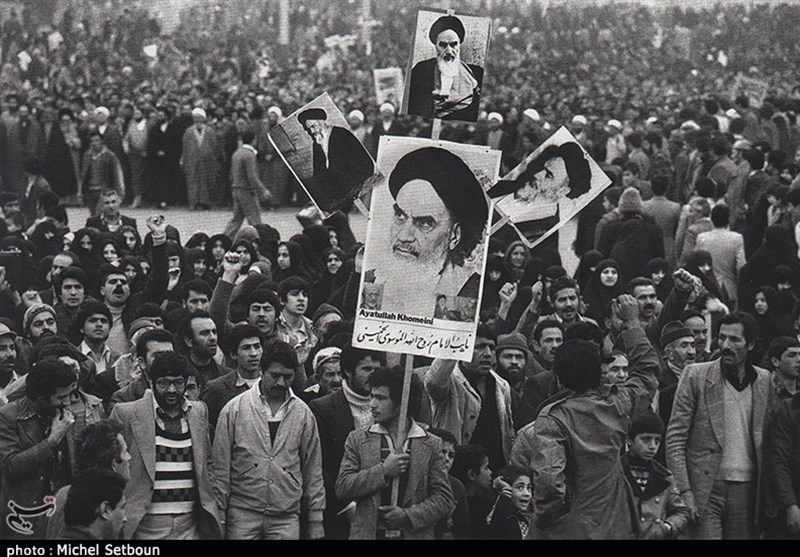 حکومت بر قلب های ملت ایران؛ تفاوت بزرگ انقلاب اسلامی با سایر انقلاب های معاصر در جهان حکومت بر قلب های ملت ایران؛ تفاوت بزرگ انقلاب اسلامی با سایر انقلاب های معاصر در جهان