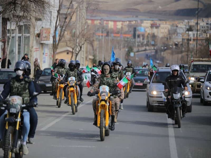 راهپیمایی خودرویی و موتوری چهل و دومین سالگرد پیروزی انقلاب اسلامی در شهرهای کردنشین برگزار شد+ تصاویر