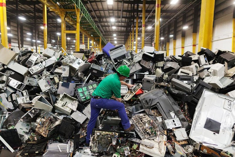 حذف پورت لایتنینگ از آیفون حجم بی‌سابقه‌ای زباله‌ی الکترونیک ایجاد می‌کند