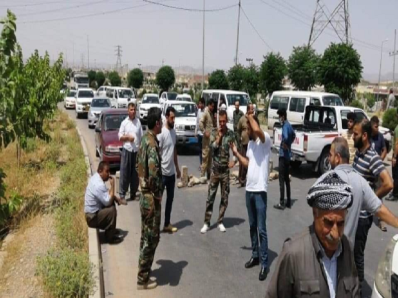 تظاهرات پیشمرگان اقلیم کردستان بر علیه حکومت اقلیم کردستان عراق/ پیشمرگان راه ارتباطی سلیمانیه را مسدود کردند