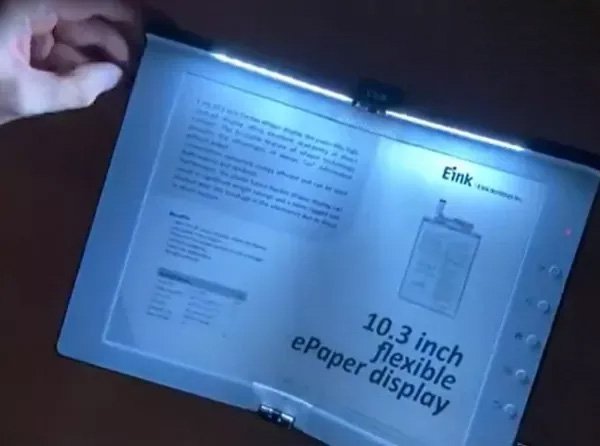 E Ink تصاویری از نمونهی اولیه کتابخوان تاشو خود منتشر کرد E Ink تصاویری از نمونهی اولیه کتابخوان تاشو خود منتشر کرد
