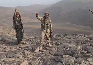 رجز شجاعانه رزمنده یمنی در مقابل نظامیان سعودی