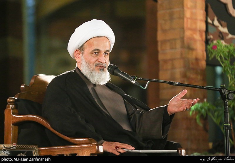 لطفا برای دفاع از خود و حمله به دیگران از رهبر معظم انقلاب مایه نگذارید! لطفا برای دفاع از خود و حمله به دیگران از رهبر معظم انقلاب مایه نگذارید!