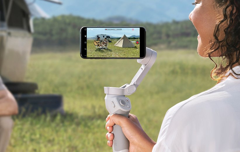 DJI لرزشگیر اوزمو موبایل ۴ را برای گوشیهای هوشمند معرفی کرد DJI لرزشگیر اوزمو موبایل ۴ را برای گوشیهای هوشمند معرفی کرد