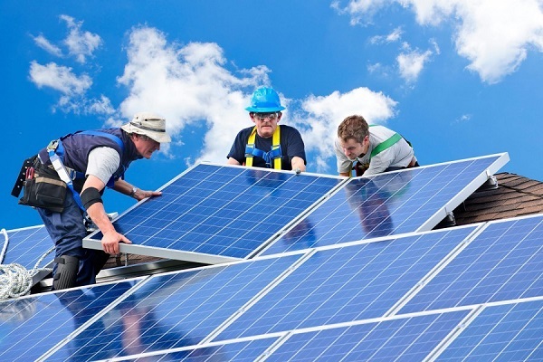تکنولوژی پنل‌های خورشیدی نیازمند پشتیبانی وسیع و رفع موانع گسترده است
