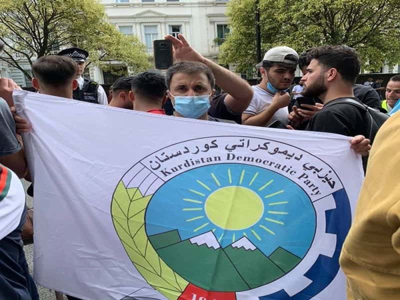 تجمع اراذل و اوباش اجاره ای حزب منحله دمکرات کردستان و سنگ پراکنی به سفارت ایران در لندن+ تصاویر