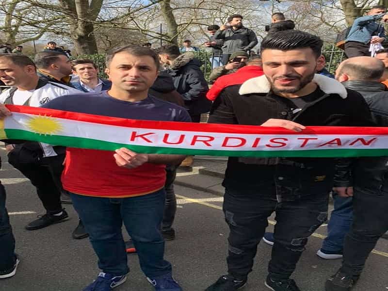 تجمع اراذل و اوباش اجاره ای حزب منحله دمکرات کردستان و سنگ پراکنی به سفارت ایران در لندن+ تصاویر