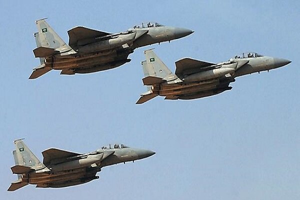 جنگنده های سعودی فرودگاه صنعاء را هدف قرار دادند