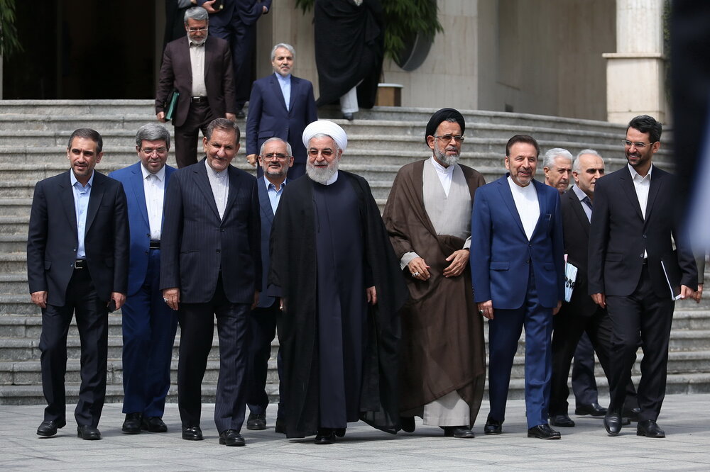 روحانی از روز ارتش هم برای القای دوقطبیهای انتخاباتی نگذشت! روحانی از روز ارتش هم برای القای دوقطبیهای انتخاباتی نگذشت!