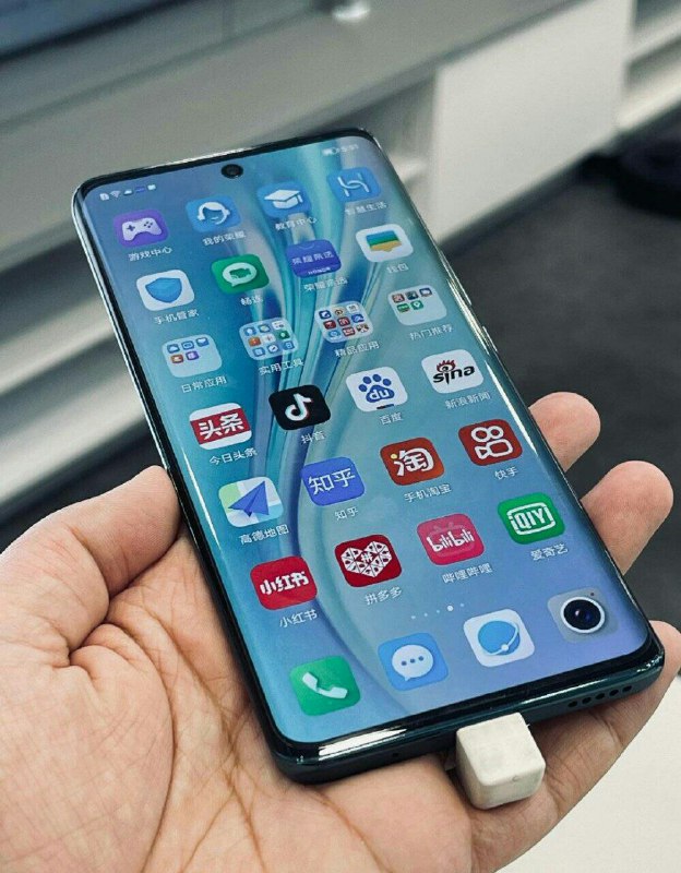 آنر V40 لایت لاکچری ادیشن معرفی شد آنر V40 لایت لاکچری ادیشن معرفی شد