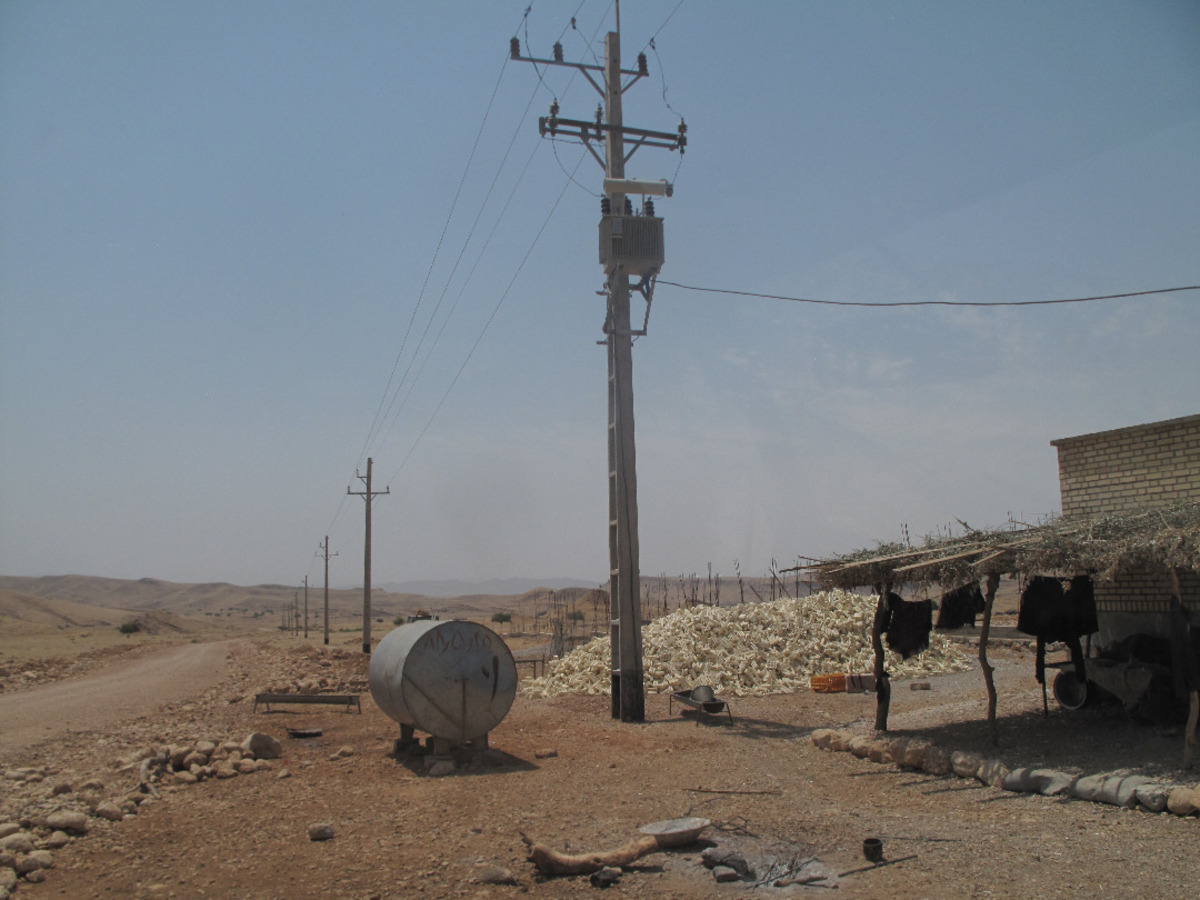 برق‌رسانی بنیاد برکت به 110 روستای محروم کشور