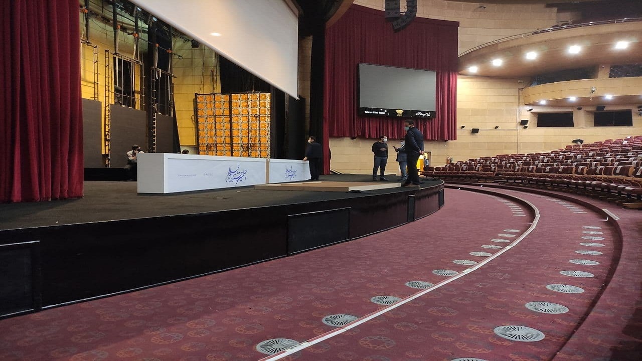 «علفزار» و «شادروان»؛ فیلم‌های روز دوم جشنواره فیلم فجر/ سعه‌صدر مسئولان در ساخت «علفزار» قابل تحسین بود