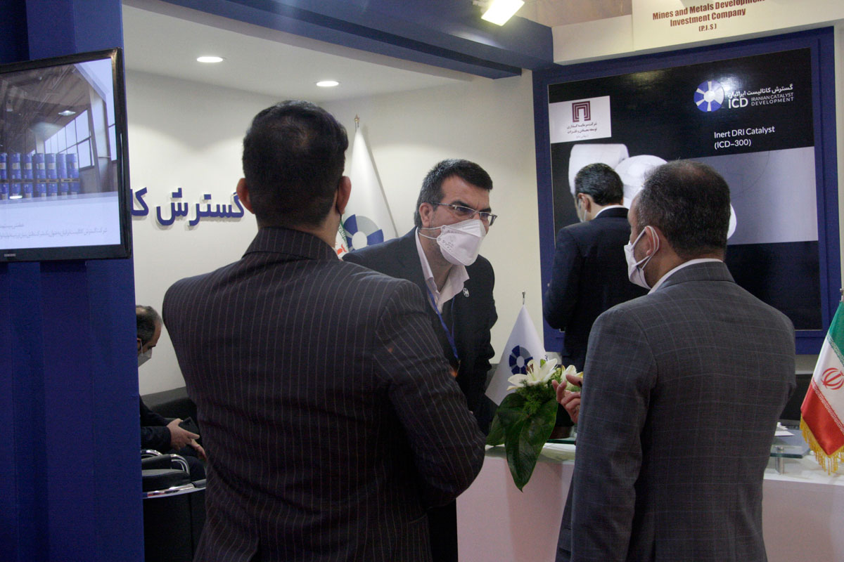 بازدید مدیرعامل و عضو هیئت‌مدیره شرکت فولاد اقلید از نمایشگاه ملی فولاد/ دستاوردهای دانش‌بنیان حوزه تصفیه آب صنعتی و کاتالیست‌های مرتبط با احیا مستقیم موردتوجه قرار گرفت