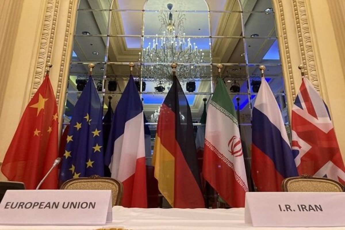 جلسه مذاکره‌کننده ارشد ایران با نمایندگان سه کشور اروپایی