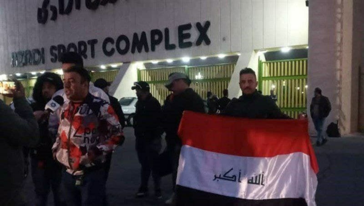 حضور هواداران عراقی مقابل ورزشگاه آزادی