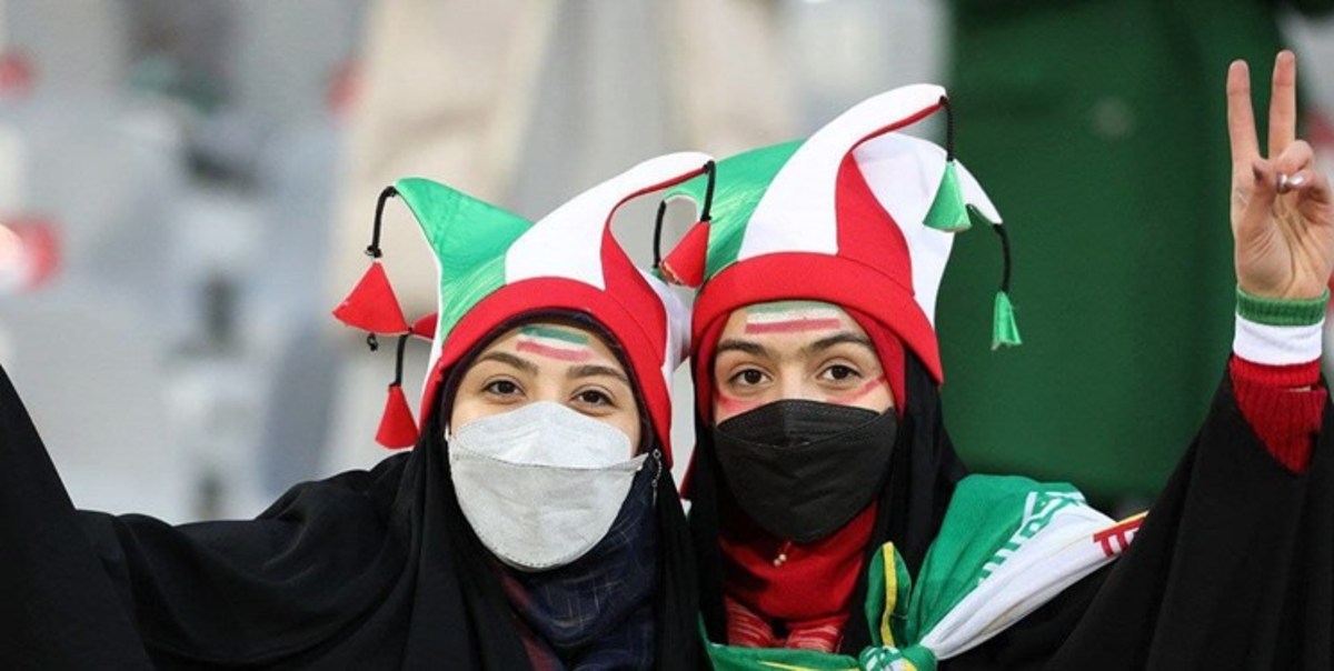 حضور بانوان در ورزشگاه آزادی در جریان دیدار ایران و عراق+تصاویر و فیلم