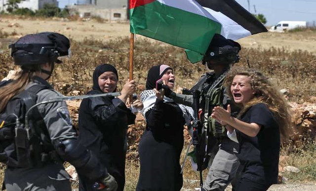 دختر مبارز اوکراینی یا فسطینی؟!