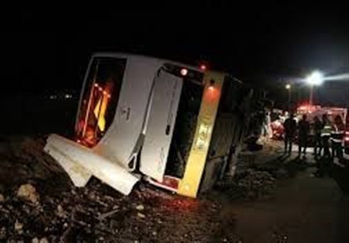 واژگونی اتوبوس در محور ایرانشهر ـ بم