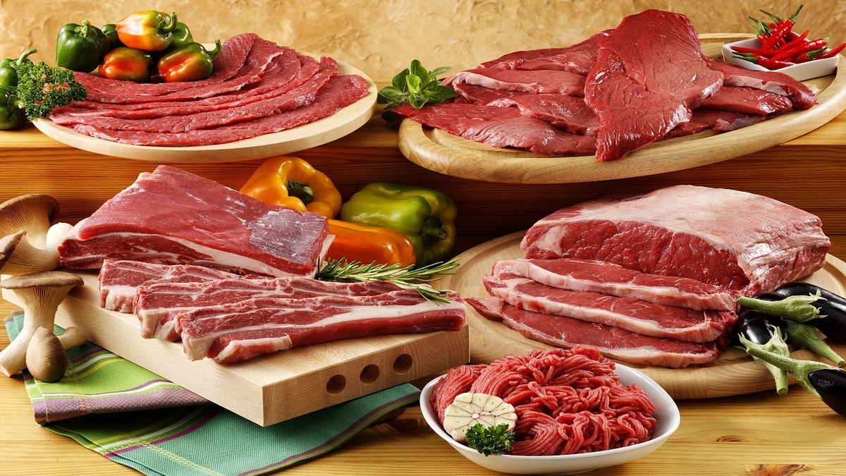 توزیع گوشت گرم گوسفندی و گوساله با نرخ مصوب در بازار
