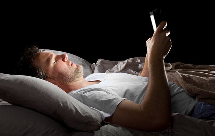 Night Shift آیفون کمکی به بهتر خوابیدن نمیکند Night Shift آیفون کمکی به بهتر خوابیدن نمیکند