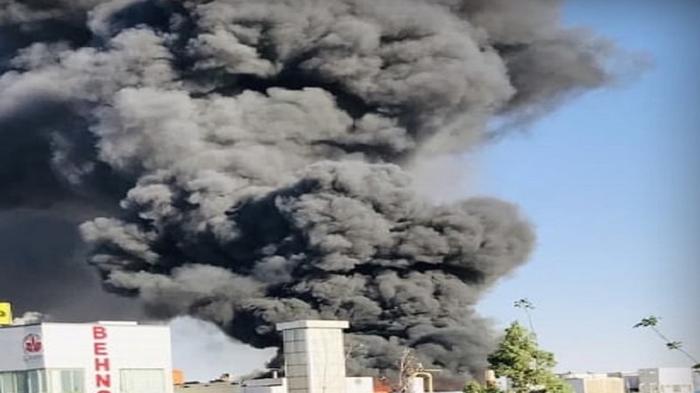 آتش سوزی انبار پالت شرکت بهنوش به علت گرمای زیاد