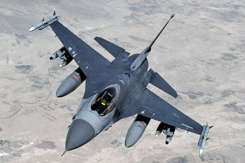 حمله موشکی به سایت نگهداری هواپیماهای F16 آمریکایی