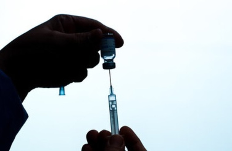 اولین کودک واکسن پاستوکووک را تزریق کرد