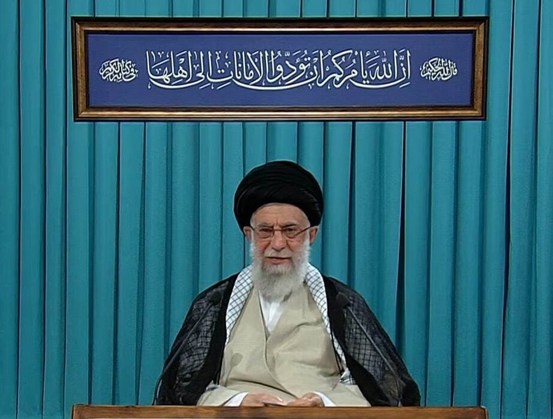 ترجمه کتیبه نصب شده در حسینیه امام خمینی