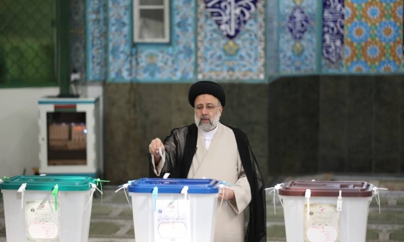حضور سید ابراهیم رئیسی در انتخابات ۱۴۰۰ + عکس